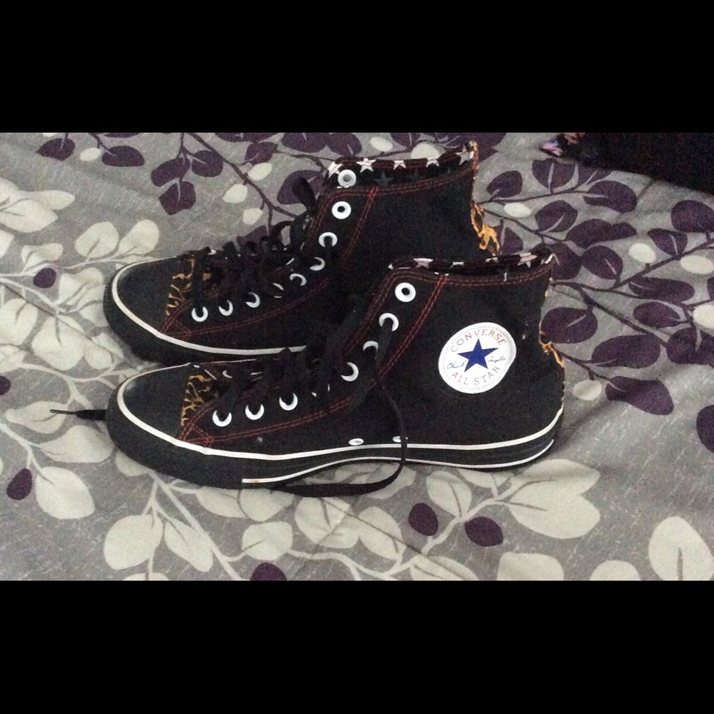 Custom Converse 🤘 Hardly Worn